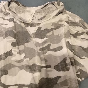 Honey me camo top grey